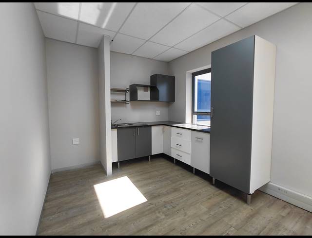 249M² OFFICE TO LET IN BRYANSTON